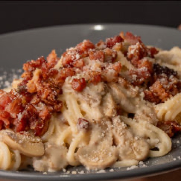 Baked Cuban carbonara spaghetti, with bacon and mushrooms